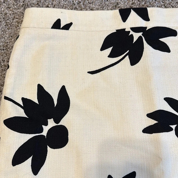 J Crew The Pencil Skirt, Size 4, EUC - Picture 2 of 6